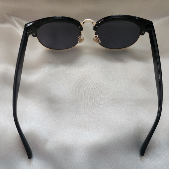 Round Frame Fashion Sunglasses - Picture 3 of 6